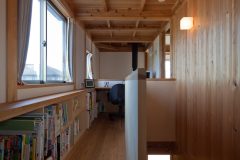 大島の家 廊下と書斎